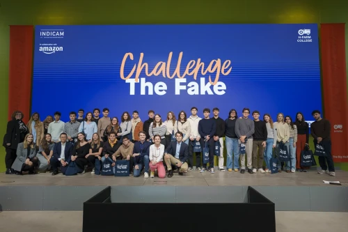 Challenge the fake group photo